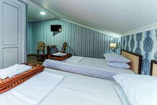Отель HOTEL GUGLUX &WINE CELLAR Телави Большой двухместный номер с 1 кроватью или 2 отдельными кроватями-5